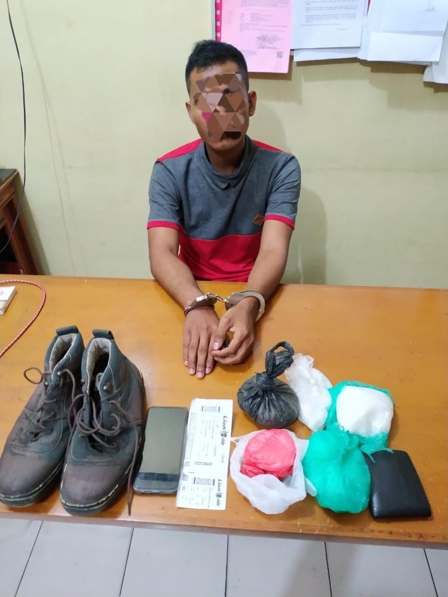 Salah seorang pelaku penyelundupan 2 Kg sabu (Dok. Humas Polresta Banda Aceh)