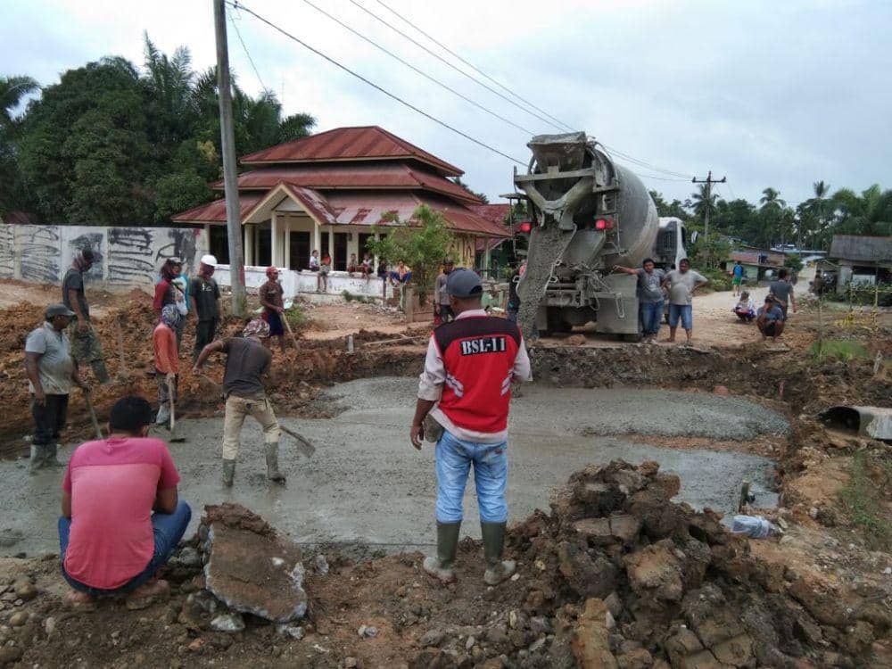 Pekerjaan lantai underpass (IDN Times/Istimewa)