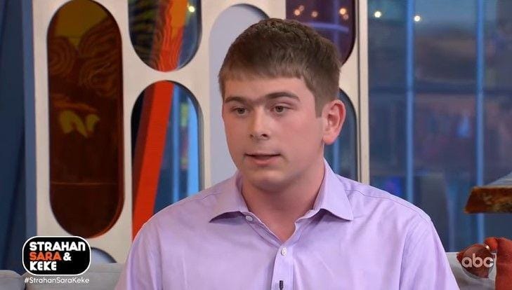 Saat ini, Cukier masih bersekolah di Scarsdale High School. youtube.com/Strahan Sara and Keke