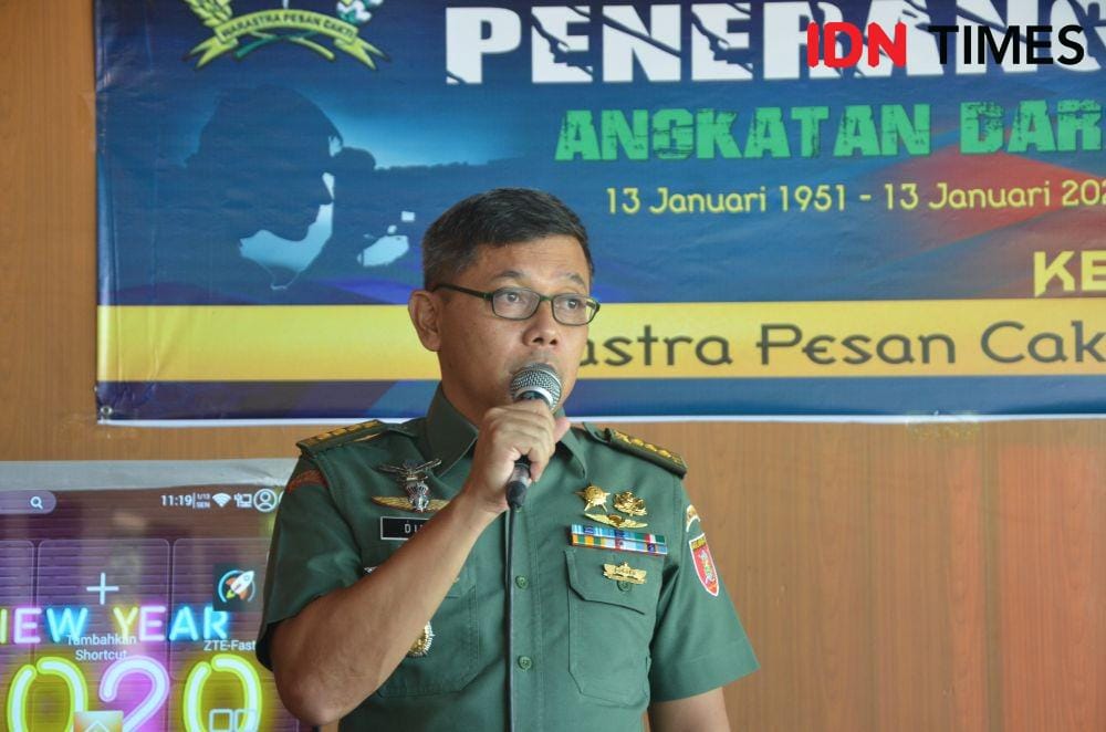 Kepala Penerangan Kodam (Kapendam) VI/ Mulawarman Kolonel Kav Dino Martino, S.I.P. dalam acara HUT Penerangan TNI AD ke-69 di Balikpapan pada 13 Januari 2020 (IDN Times/Mela Hapsari)