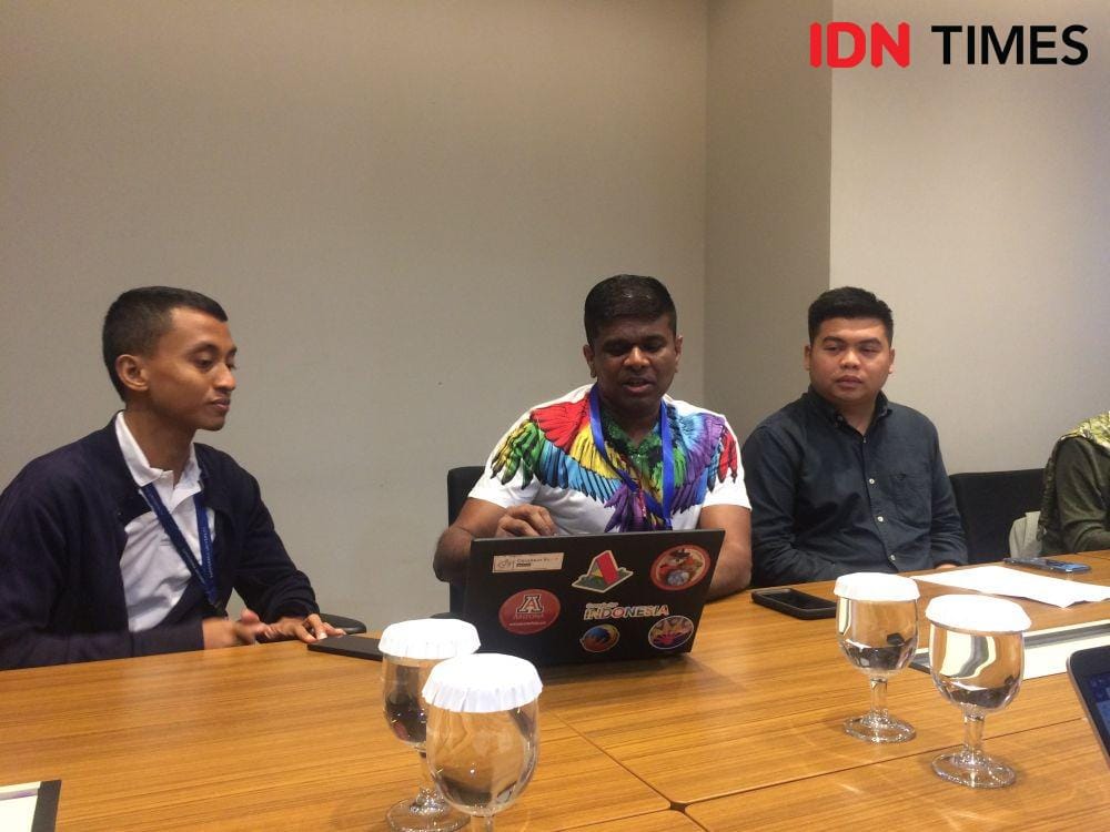 Manoharan Karthigasu, Pimpinan Pusat Keunggulan Pengajaran dan Pembelajaran Sampoerna University menjelaskan kegiatan Disrupted dalam acara konferensi pers. 11 Januari 2020. IDN Times/M. Tarmizi Murdianto