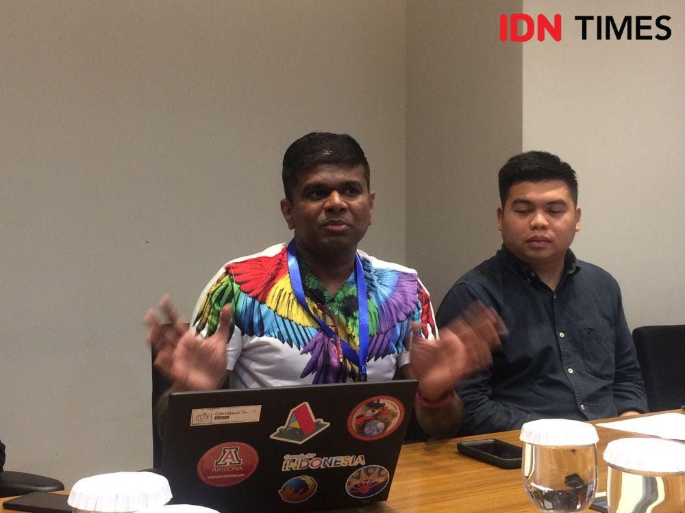 Manoharan Karthigasu, Pimpinan Pusat Keunggulan Pengajaran dan Pembelajaran Sampoerna University menjelaskan kegiatan Disrupted dalam acara konferensi pers. 11 Januari 2020. IDN Times/M. Tarmizi Murdianto