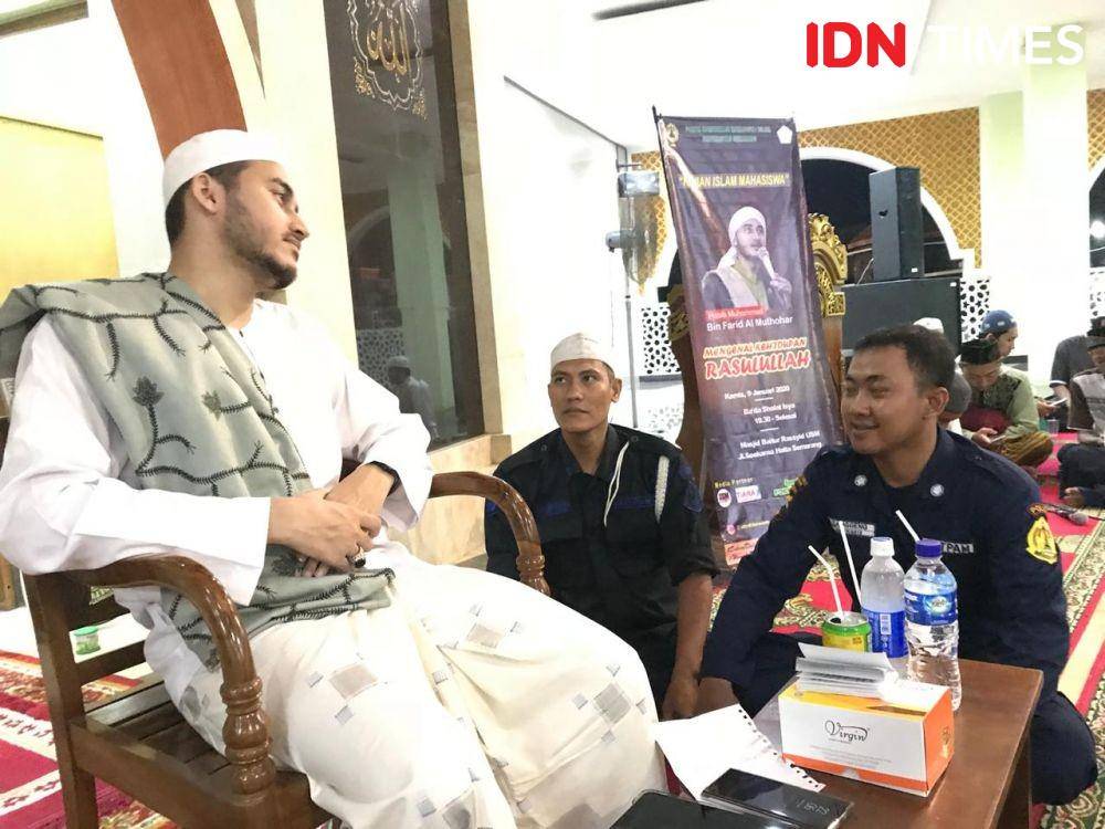 Habib Muhammad bin Farid saat memberikan tauziyah di USM. IDN Times/Fariz Fardianto