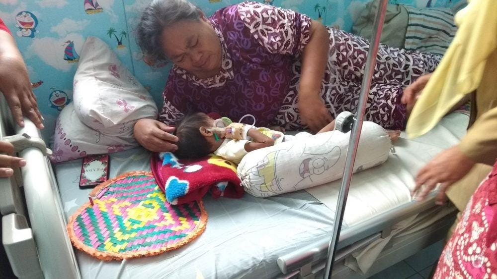 Balita di Lamongan yang menderita gizi buruk mendapatkan perawatan di RSUD dr Soegiri Lamongan. IDN Times/Imron