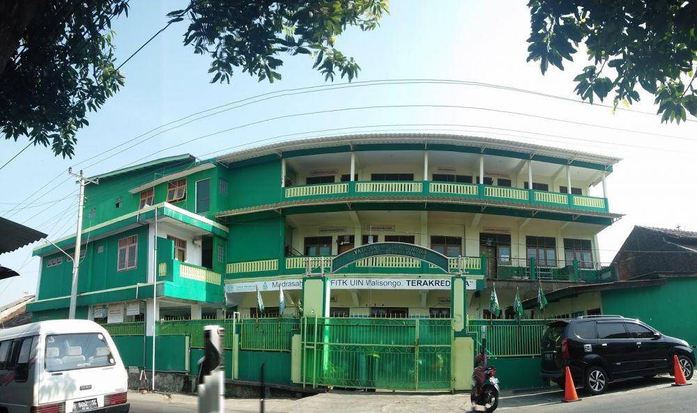 Bangunan MI Miftahul Akhlaqiyah di Semarang. akhlaqiyah.sch.id