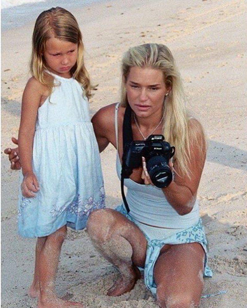 Instagram/bellahadid