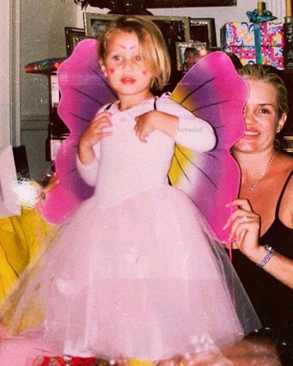 Instagram/bellahadid