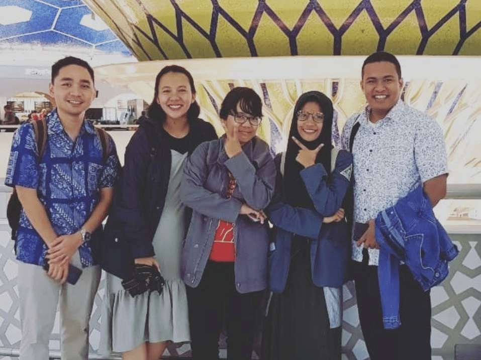 Devi Farida (kedua dari kanan). Instagram DeviFarida1999