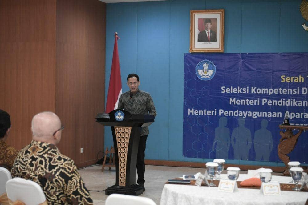 Serah terima soal-soal SKD CPNS 2019 dari Kemendikbud kepada KemenPAN-RB. (Dok. Biro Komunikasi dan Layanan Masyarakat Kementerian Pendidikan dan Kebudayaan)