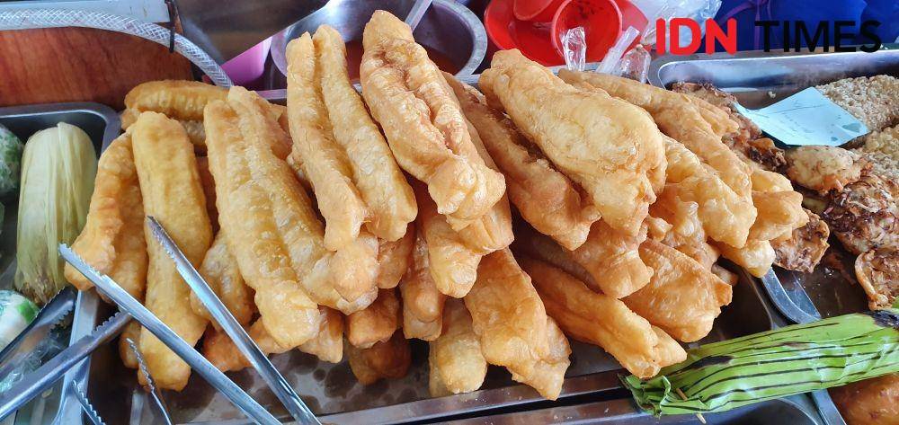 Cakwe, penganan tradisional asal Tionghoa ternyata sarat kisah sejarah (IDN Times/Mela Hapsari)