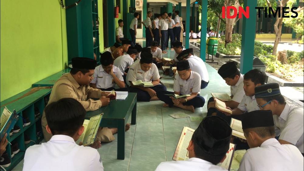 Suasana kegiatan belajar mengajar di SMP IT Nur Hidayah Solo. (IDN Times/Larasati Rey)