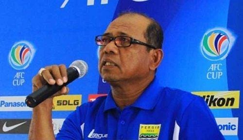 Emral Abus saat jadi pelatih kepala Persib di ajang Piala AFC 2015.   pssi.org