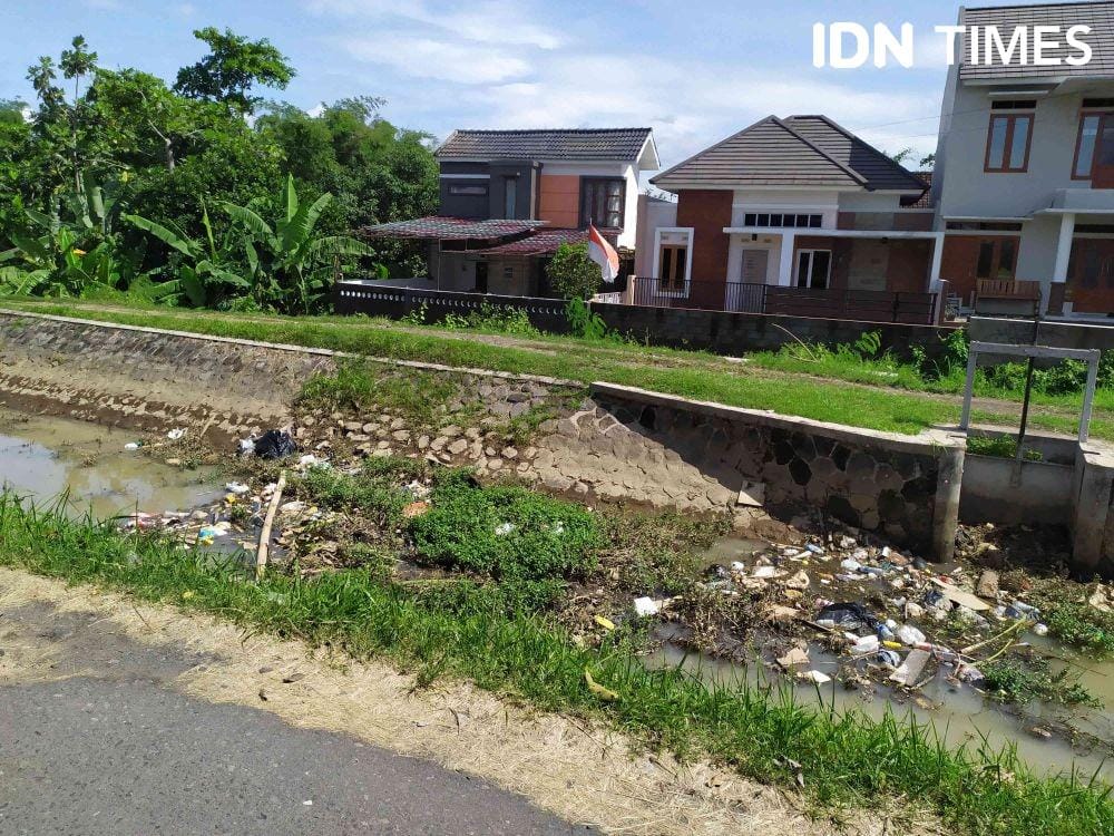 Ilustrasi Selokan Mataram. IDN Times/Siti Umaiyah