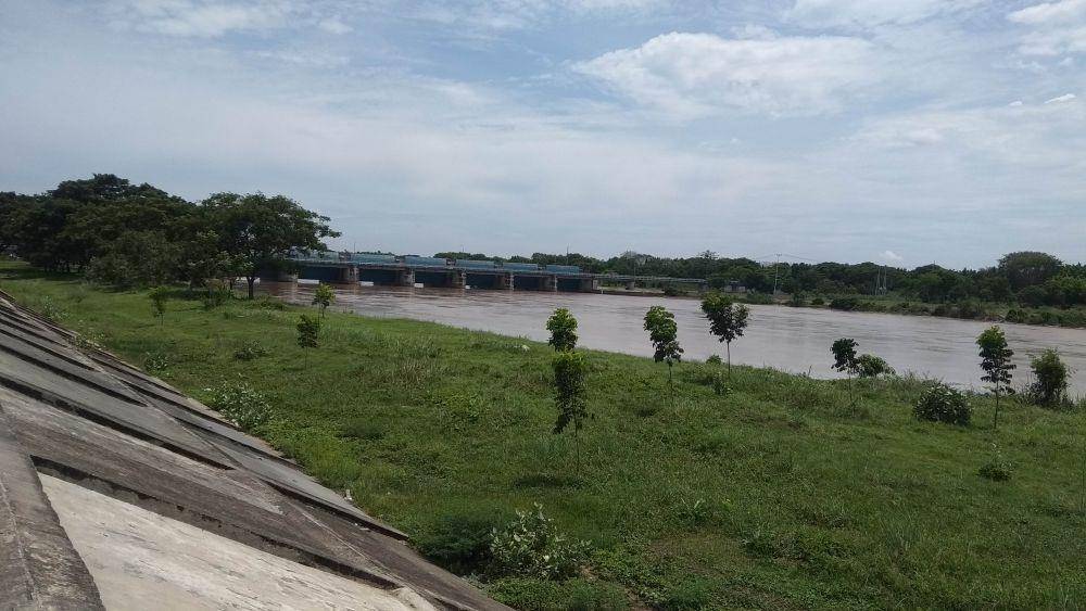 Pintu air bendungan gerak atau Babat Barrage. IDN Times/Imron