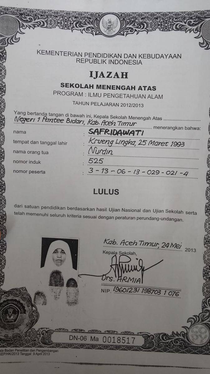 Ijazah Safridawati yang dibawa pihak keluarga ke Polda Aceh (IDN Times/Saifullah)