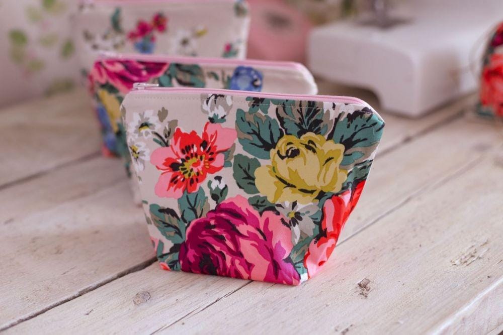 daintydressdiaries.com