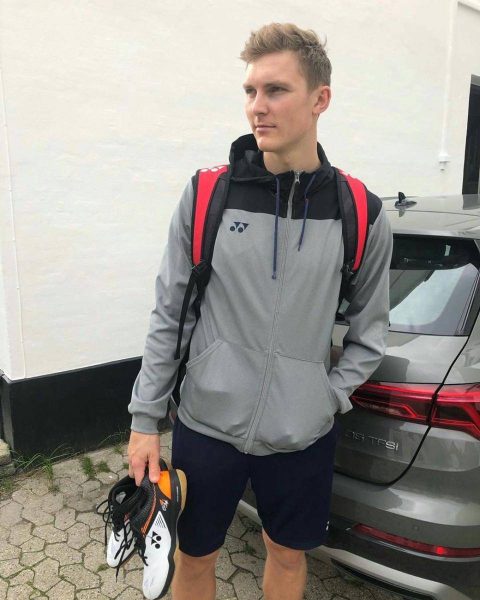 instagram.com/viktoraxelsen