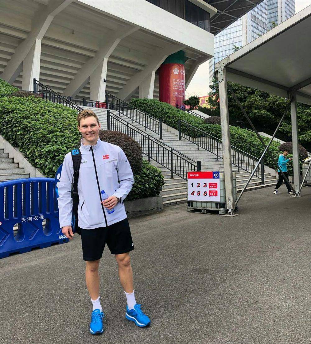 instagram.com/viktoraxelsen