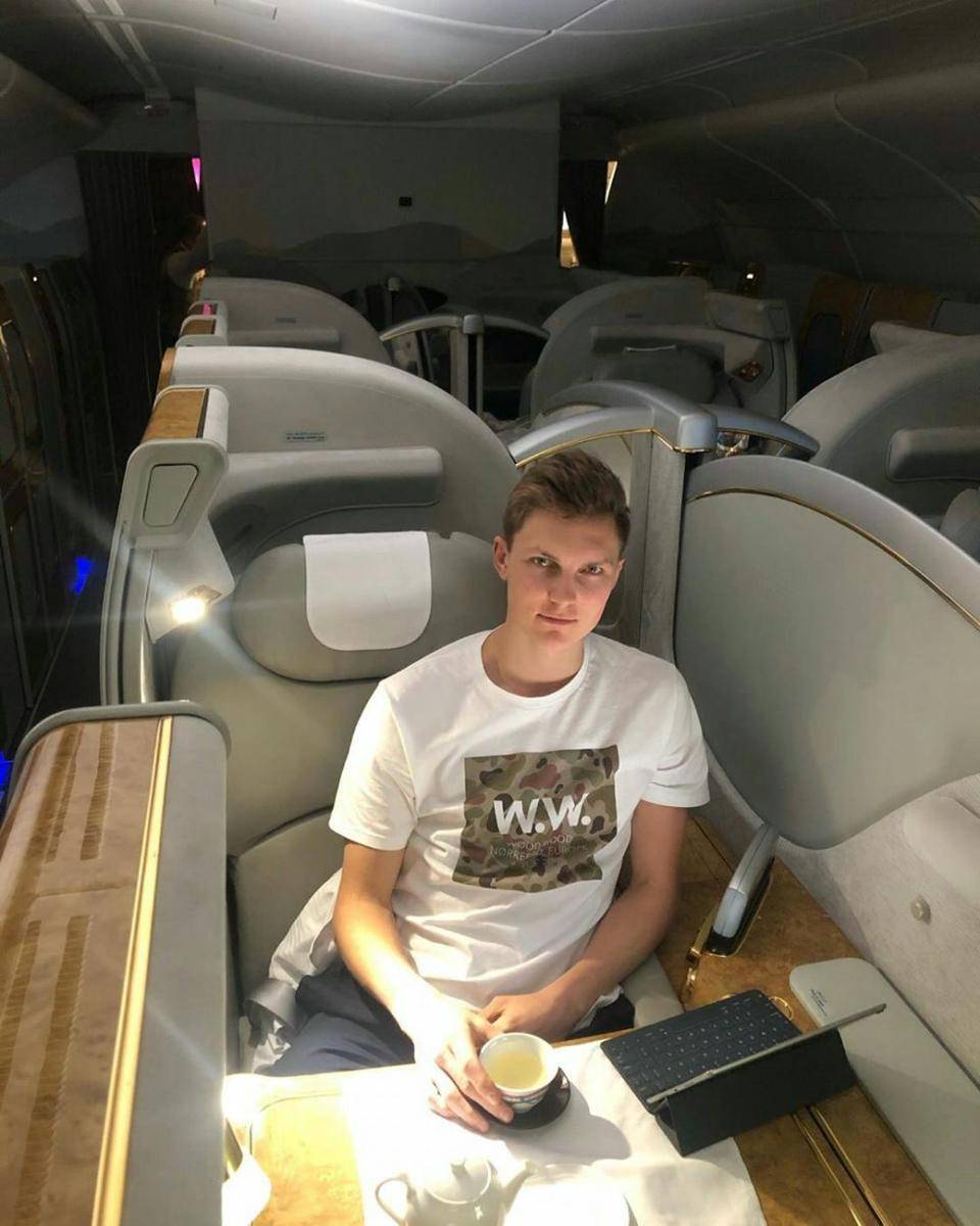 instagram.com/viktoraxelsen