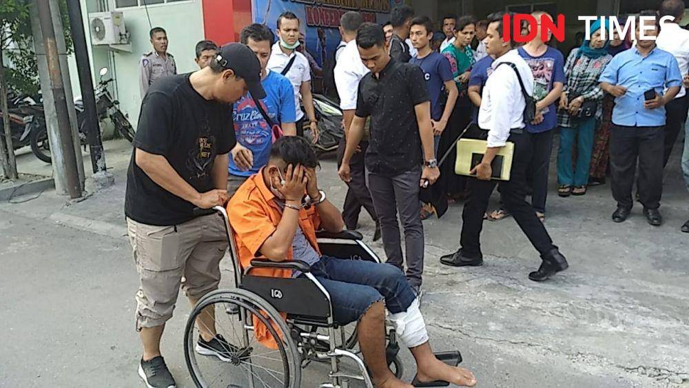 Pelaku kejahatan diringkus Polres Belawan dan ditembak di bagian kaki (IDN Times/Fadli Syahputra)
