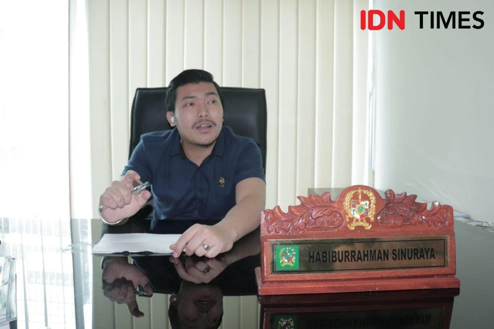 Anggota Dewan Perwakilan Rakyat Daerah (DPRD) kota Medan Komisi A Habiburrahman Sinuraya menanggapi maraknya begal (IDN Times/Yurika Febrianti)
