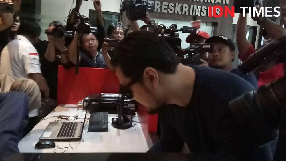 Ello penuhi panggilan kasus investasi MeMiles Ditreskrimsus Polda Jatim, Selasa (14/1).  Dok.IDN Times/Istimewa