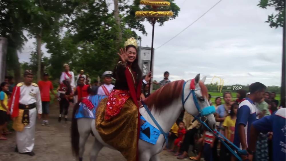 Kerajaan Agung Sejagat saat menggelar acara Wilujengan dan Kirab Budaya di Purworejo, Jawa Tengah. Dok. Tangkapan video YouTube Kudaku On Top