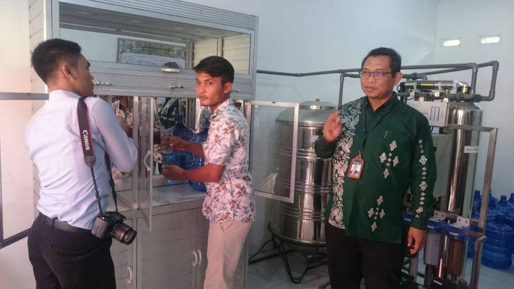 Bank Indonesia berikan instalasi air minum untuk pondok pesantren (Dok.IDN Times/istimewa)