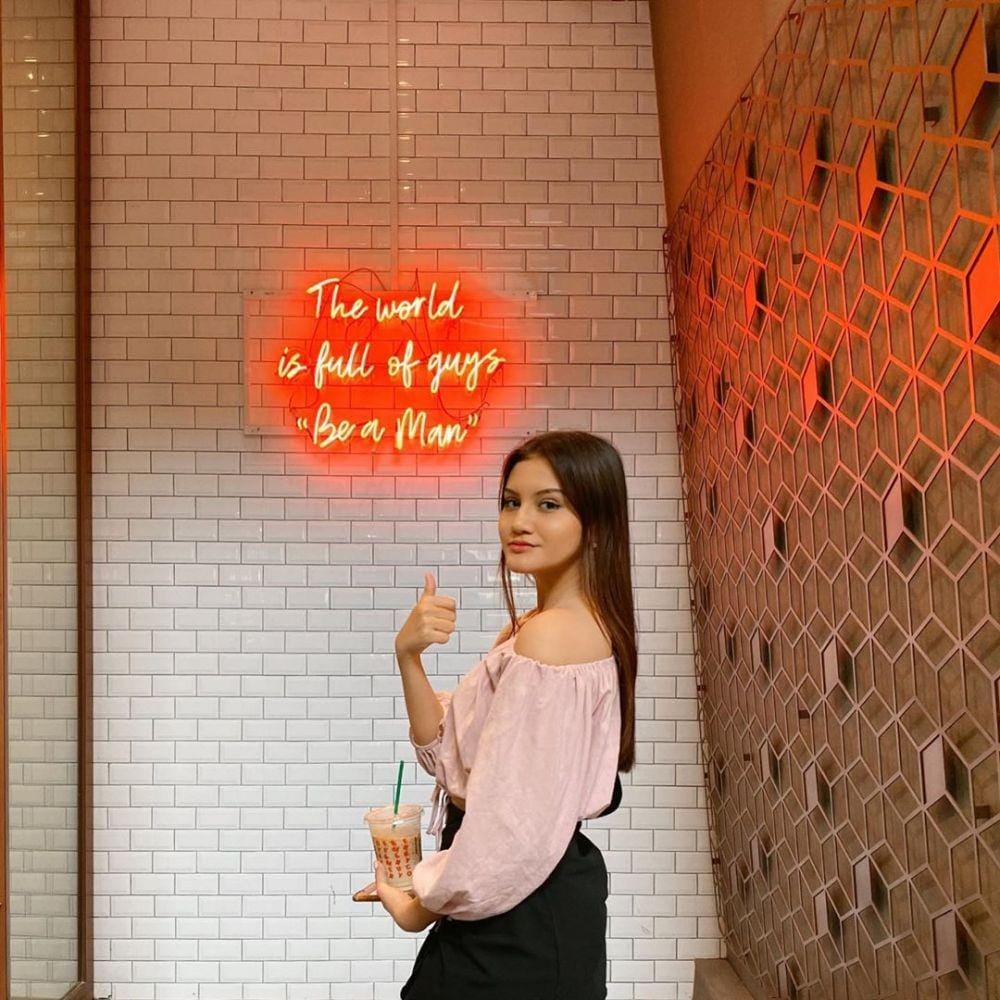 instagram.com/chelseashania