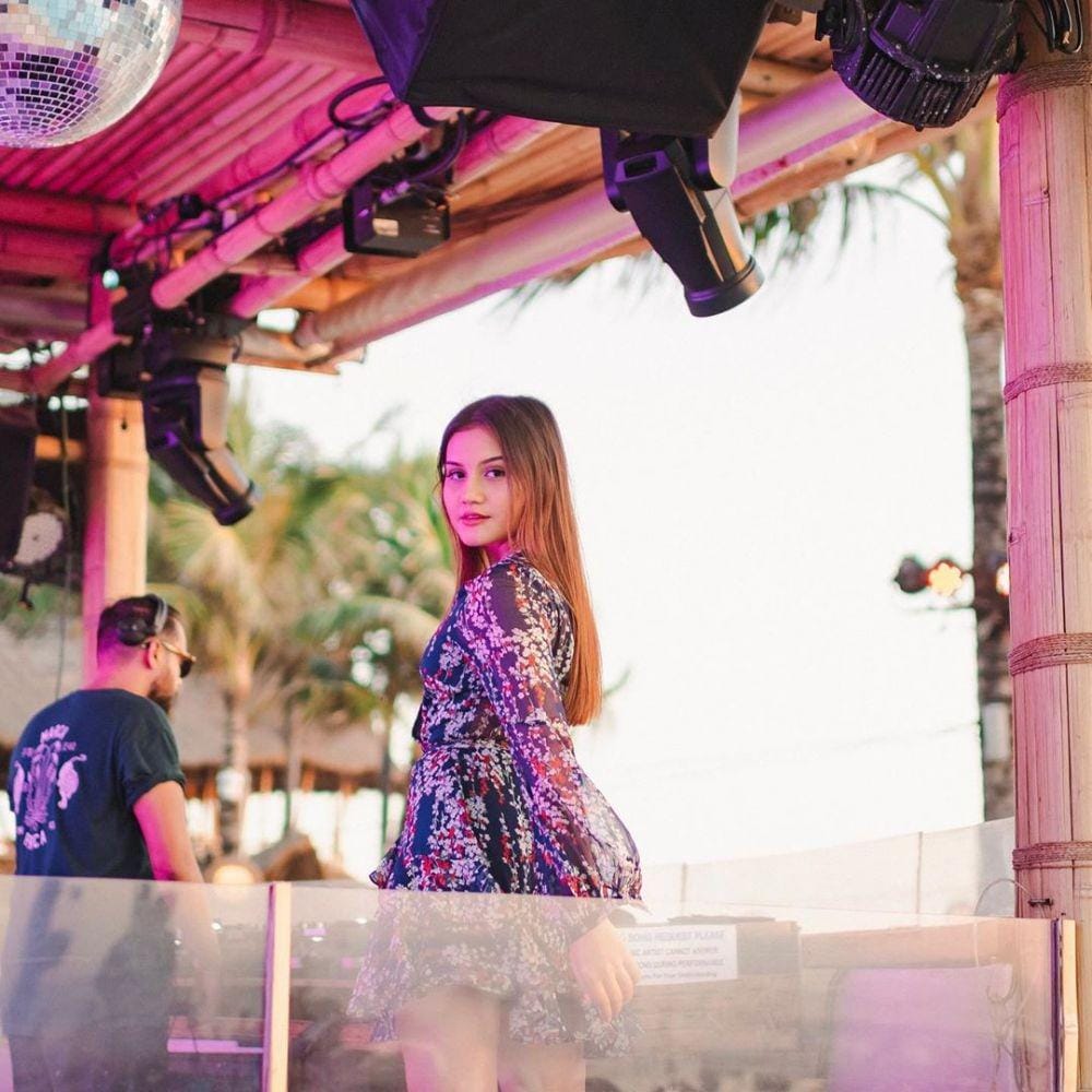 instagram.com/chelseashania