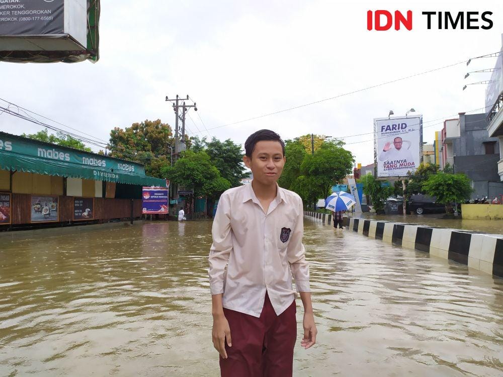Alexander, pelajar kelas 6 SD ini ingin banjir di Samarinda segera diatasi (IDN Times/Yuda Almerio)