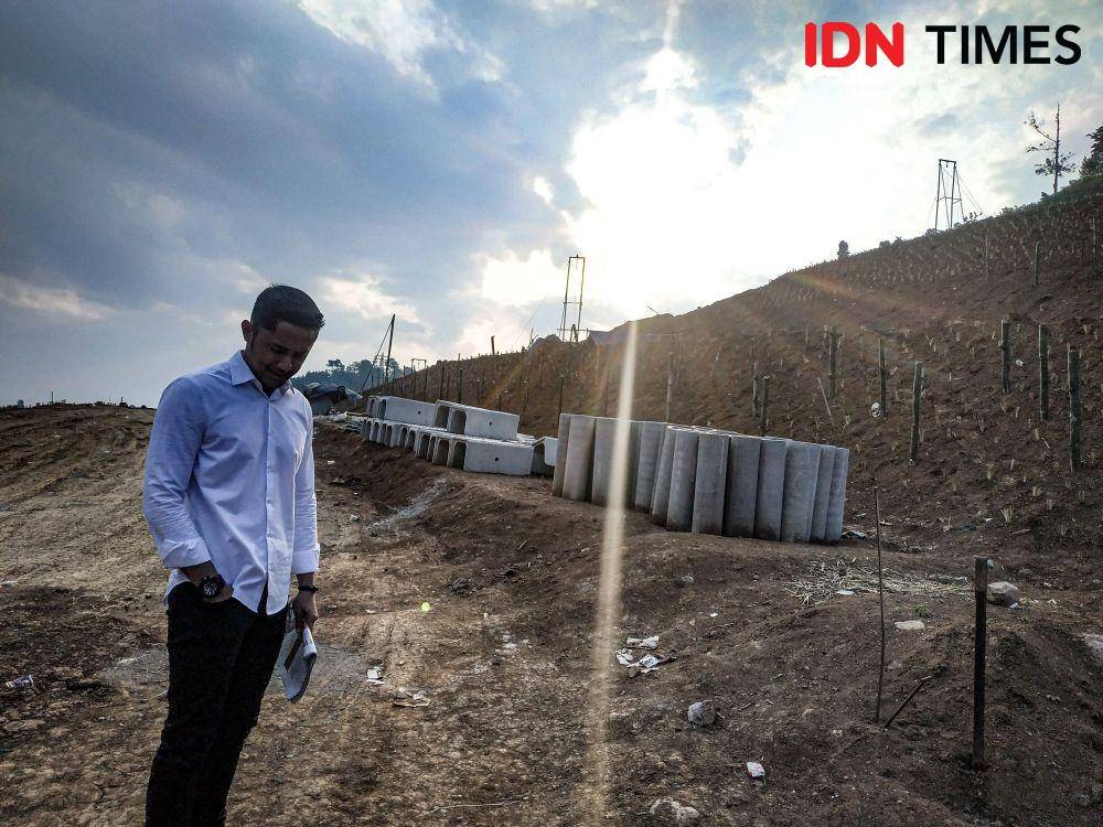 Wakil Bupati Bandung Barat, Hengky Kurniawan meninjau lokasi proyek pembanguan di Kawasan Bandung Utara. (IDN Times/Bagus F)