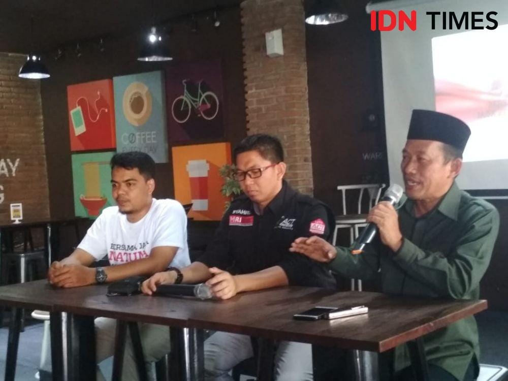 Konferensi pers ACT Sulsel di Warunk Upnormal Jalan Andi Djemma Makassar, Selasa (14/1). IDN Times/Asrhawi Muin