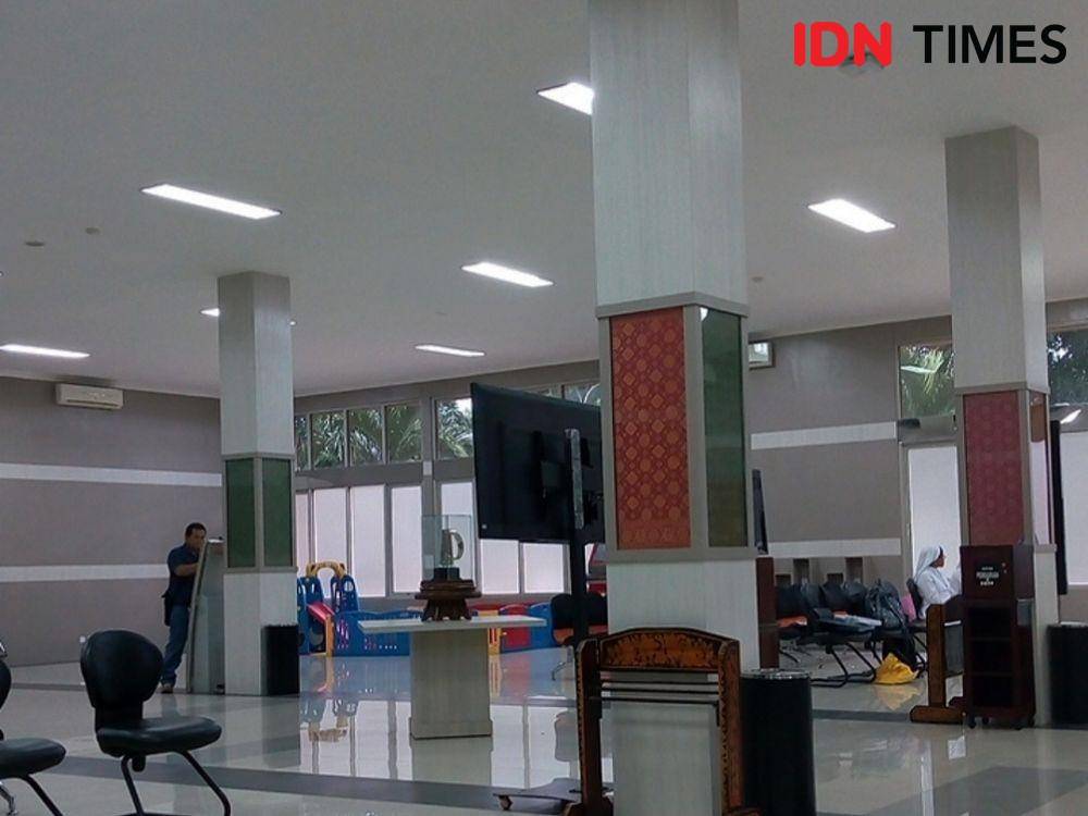 Suasana di Gedung Dinas Penanaman Modal dan Pelayanan Terpadu Satu Pintu (DPM-PTSP) Palembang (IDN Times/Feny Maulia Agustin)