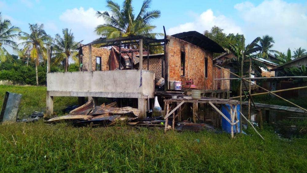 Lokasi kebakaran yang menewaskan dua penghuninya di Kertapati Palembang (IDN Times/Istimewa Polsek Kertapati)
