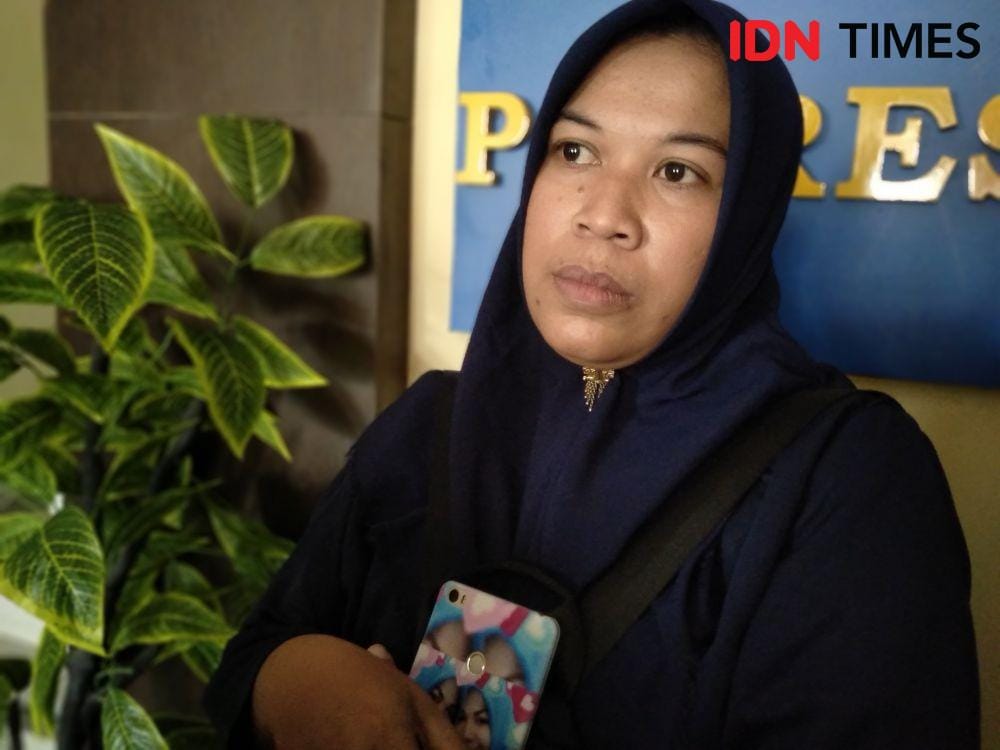 Bidiastuti ibu dari korban. IDN Times/Daruwaskita