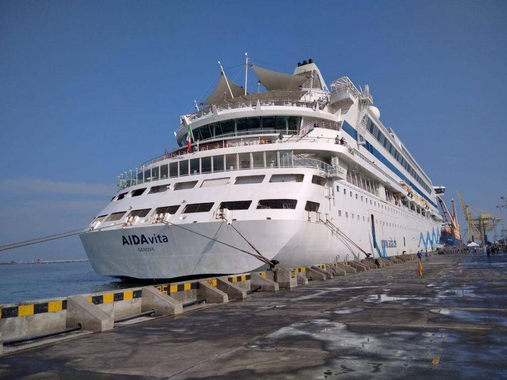Kapal pesiar MV. Aidavita berlabuh di Pelabuhan Tanjung Emas Semarang. Twitter.com/bkipm_semarang