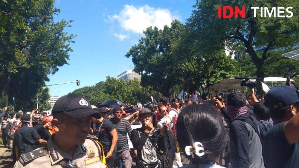 Demo untut Anies Baswedan turun (IDN Times/Lia Hutasoit)