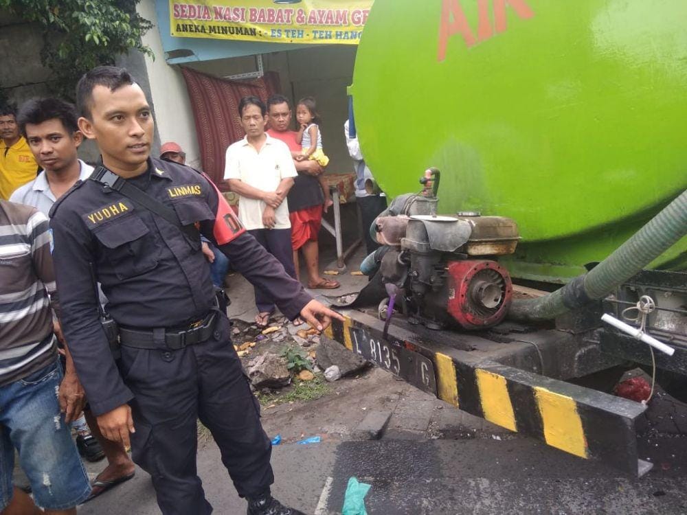 Suasana evakuasi korban kecelakaan beruntun, Selasa (14/1). Dok Command Centre Surabaya.