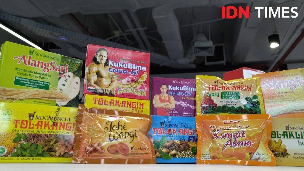 Produk Sido Muncul seperti Tolak Angin, Kuku Bima, Jahe Wangi dan jamu tradisional lainnya. (IDN Times/Helmi Shemi)