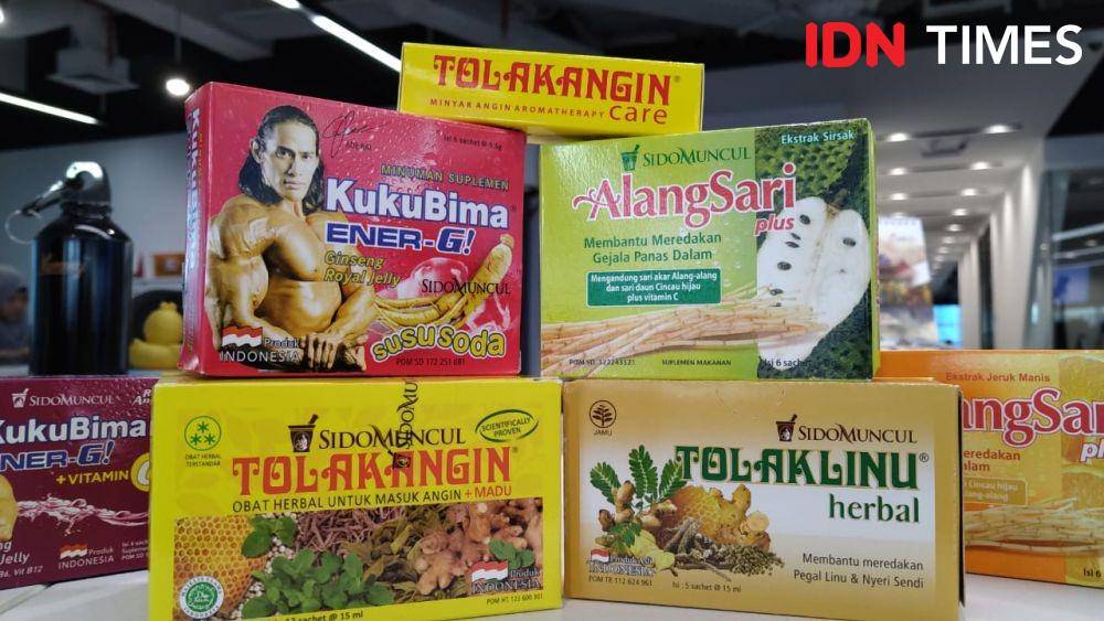 Produk Sido Muncul seperti Tolak Angin, Kuku Bima, Jahe Wangi dan jamu tradisional lainnya. (IDN Times/Helmi Shemi)