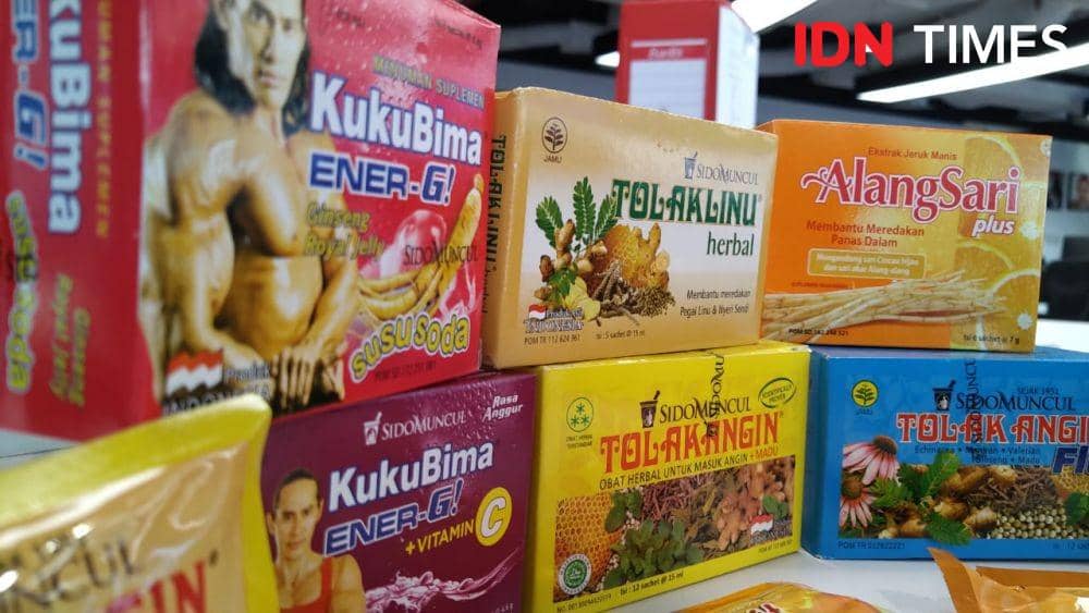 Produk Sido Muncul seperti Tolak Angin, Kuku Bima, Jahe Wangi dan jamu tradisional lainnya. (IDN Times/Helmi Shemi)