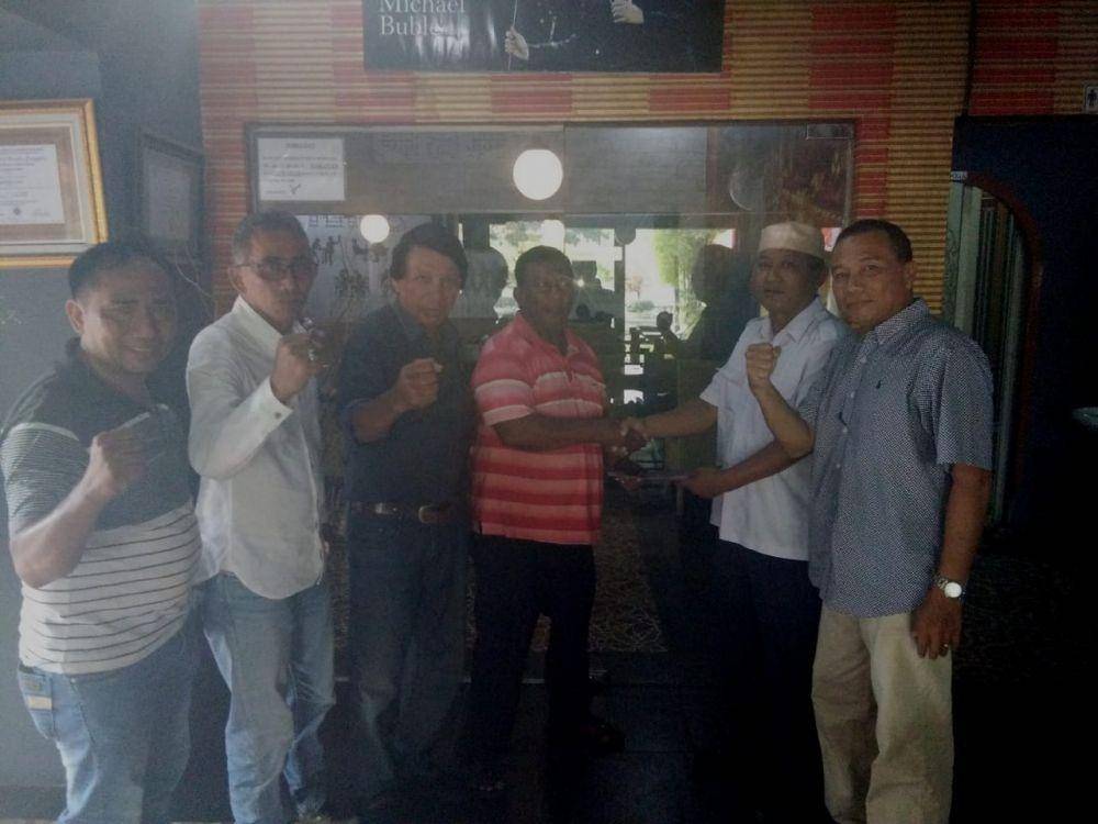 Panitia menerima berkas pendaftaran calon ketum PSMS (Dok.IDN Times/istimewa)