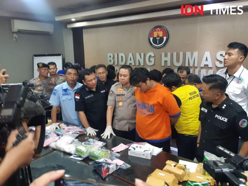Konferensi pers ungkap kasus narkoba di Mapolda Jatim, Rabu (15/1). IDN Times/Ardiansyah Fajar