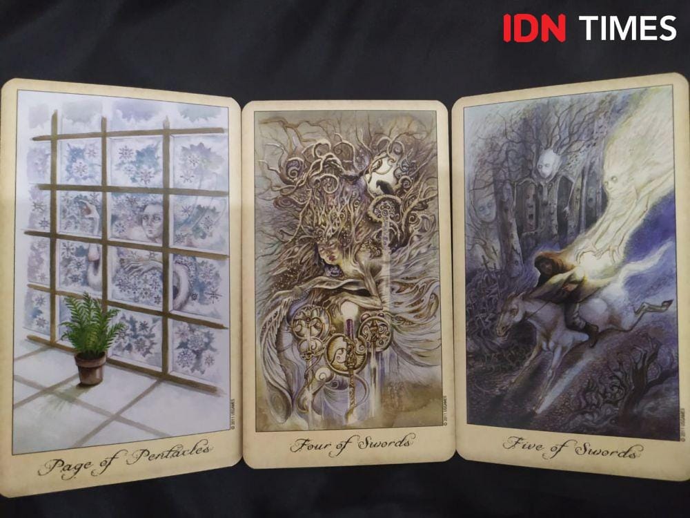 Tarot Card (IDN Times/Aldzah Fatimah Aditya)