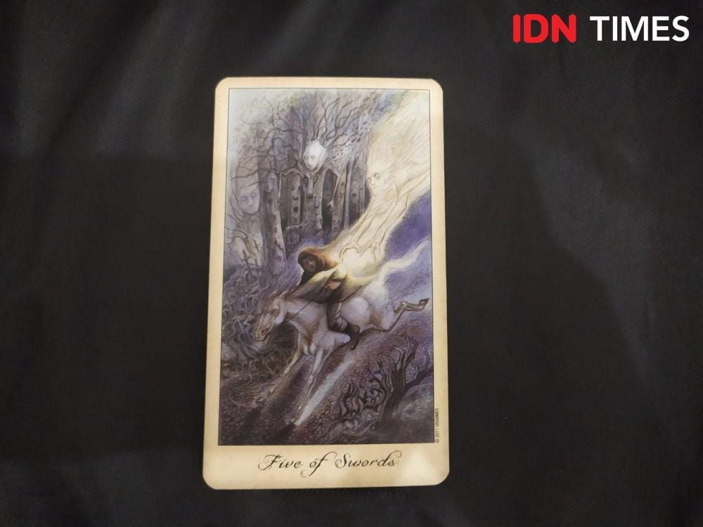 Tarot Card (IDN Times/Aldzah Fatimah Aditya)
