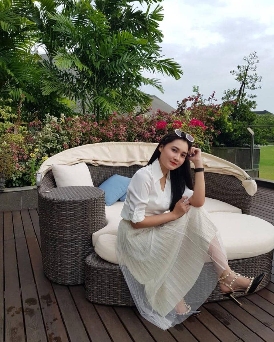 instagram.com/nellakharisma