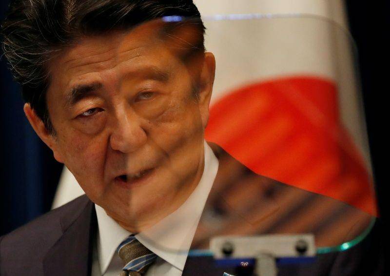 Perdana Menteri Jepang Shinzo Abe terlihat dari prompter saat ia berbicara dalam konferensi pers di Tokyo, Jepang, pada 9 Desember 2019. ANTARA FOTO/REUTERS/Kim Kyung-Hoon