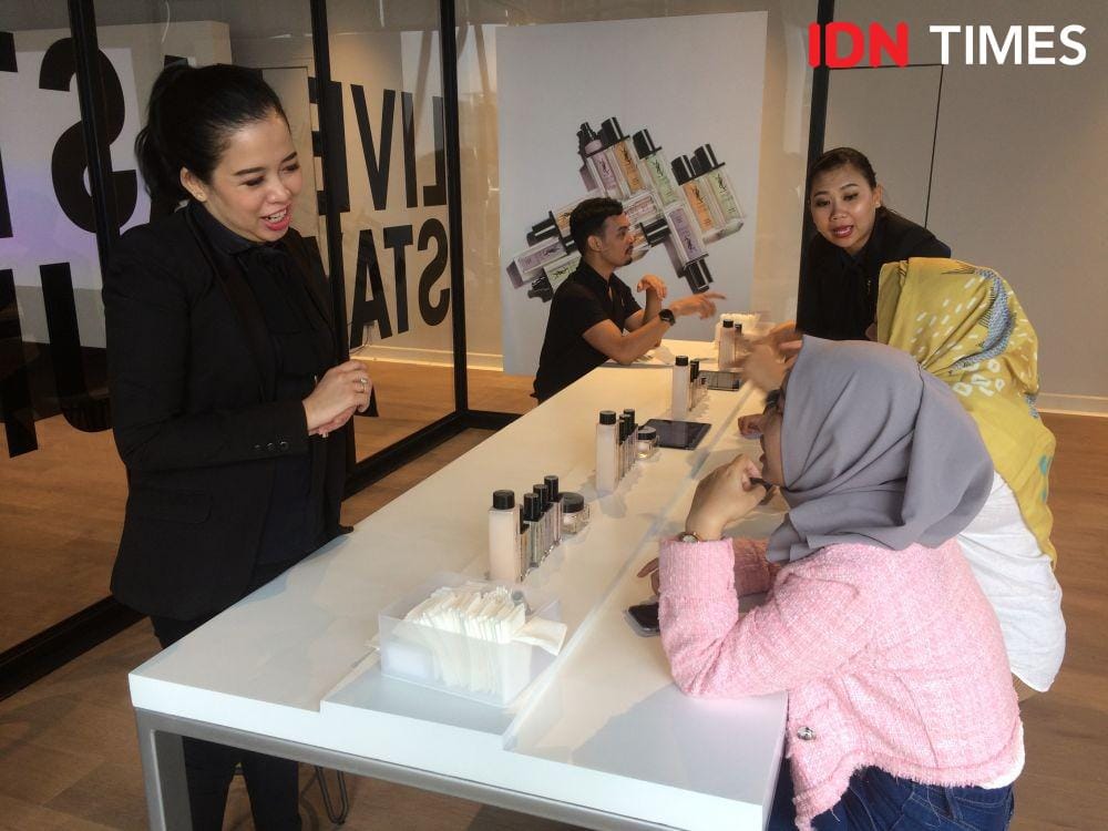 Para awak media sedang mendapatkan penjalasan mengenai produk Pure Shots. 15 Januari 2020. IDN Times/M. Tarmizi Murdianto