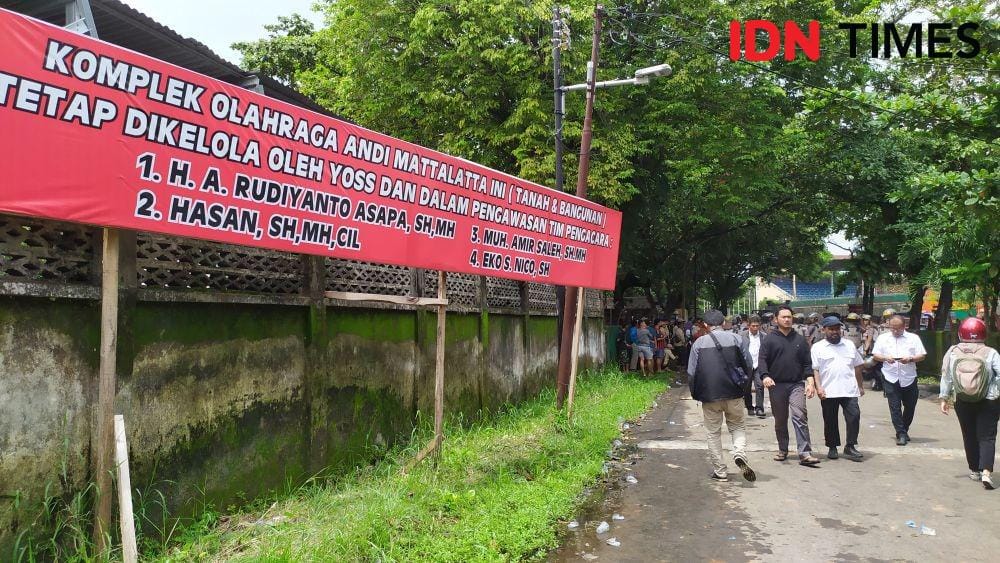 Penertiban aset Pemprov Sulsel Stadion Mattoanging oleh petugas gabungan / Sahrul Ramadan